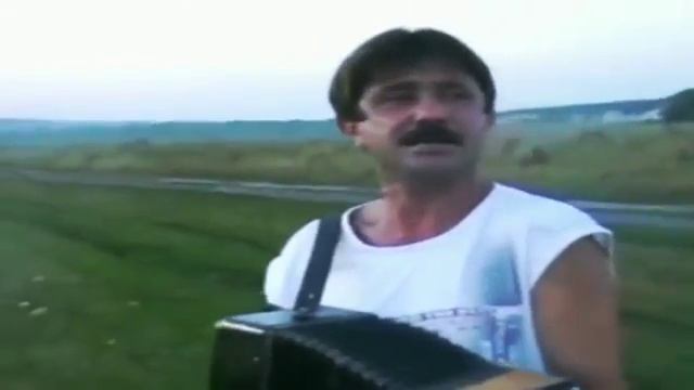 ГАРМОНИСТ ВЫКРУЧИВАЕТ ДУШУ исполняя ЭТУ КРАСИВУЮ песню под гармошку