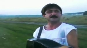 ГАРМОНИСТ ВЫКРУЧИВАЕТ ДУШУ исполняя ЭТУ КРАСИВУЮ песню под гармошку