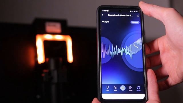 Inteligentna lampka na monitor obsługiwana z poziomu telefonu Tuya Spacetronik Glow смотреть онлайн