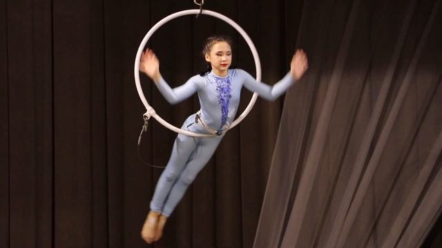 Цирковая студия "Бриллиантовый Шмель" - Рахимова Карина, 12 лет смотреть онлайн