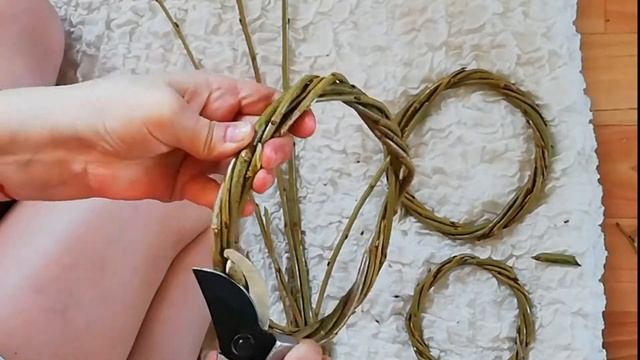 Как сплести из лозы венок для ловцов снов. Как создать кольцо из ивы своими руками смотреть онлайн