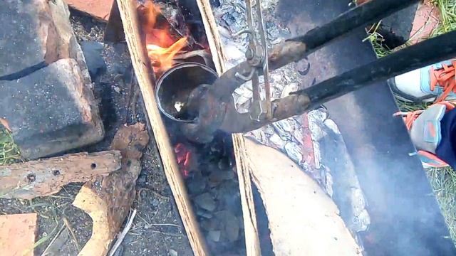 Что будет если вылить расплавленный свинец в воду? смотреть онлайн