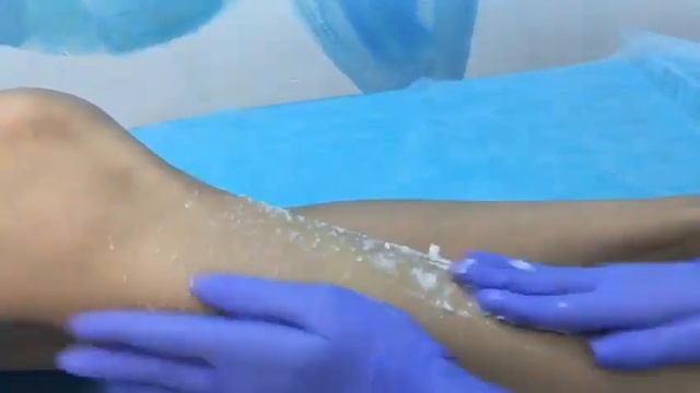 Скраб с полимерными частицами SHERRIS наносим на ножки смотреть онлайн