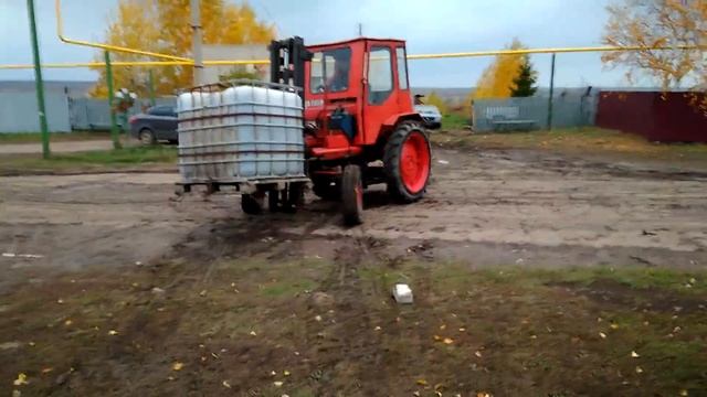 Вилочный погрузчик на базе Т-16. Forklift based on the soviet tractor T - 16. смотреть онлайн