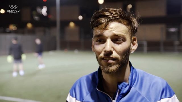 Can Arsenal & Olympic legend Lauren save a Football team from relegation? | The Z Team смотреть онлайн