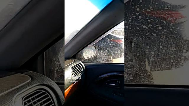 Как только потеплело весной автомойки забиты #Shorts #мойкаавто смотреть онлайн