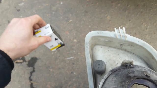 Замена противотуманной лампы на Шкода Октавия А5 смотреть онлайн