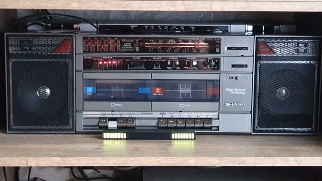 Sharp 560 и цветомузыка с Али.
