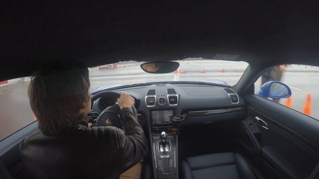 Porsche Cayman [2016] смотреть онлайн