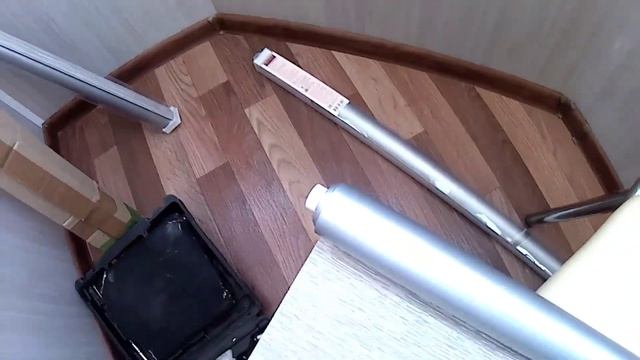 Как на балконе повесить рулонные шторы с обрезкой по ширине? Чем резать? Guru from the USSR. смотреть онлайн