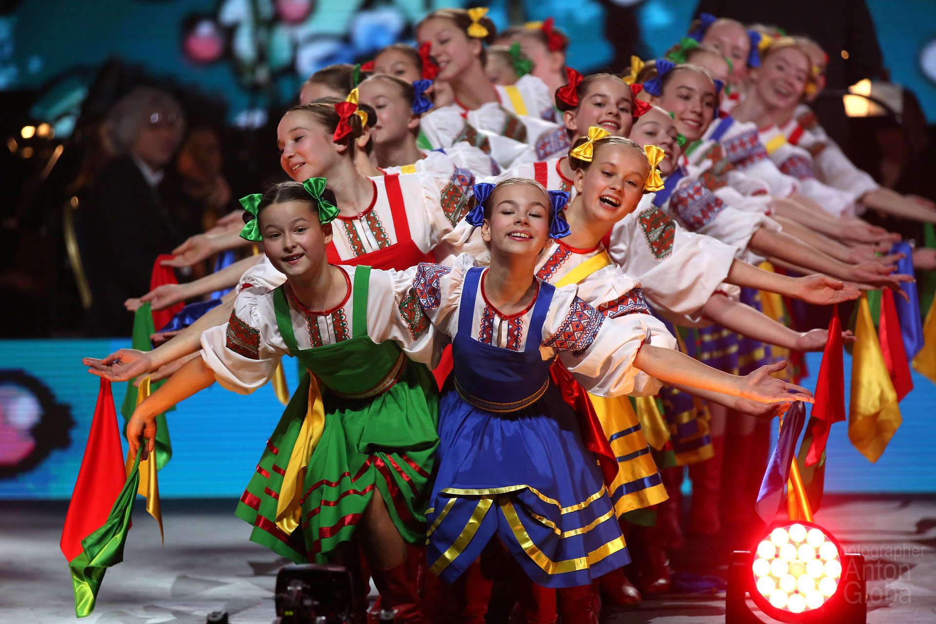 "Девичий перепляс", Ансамбль Локтева. "Girls' Dance", Loktev Ensemble. смотреть онлайн