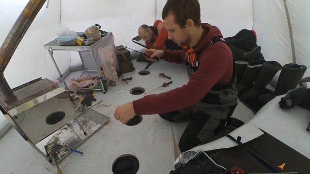 ЛОВЛЯ ПОДЛЕЩИКА ЗИМОЙ В ПАЛАТКЕ . ВИЛЕЙСКОЕ ВДХ . смотреть онлайн