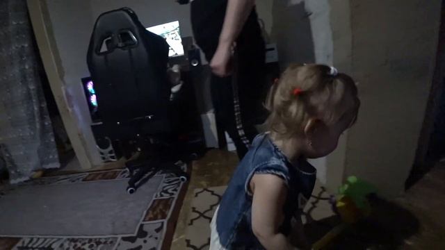 Особенный ребёнок привлекает внимание. Не-а не вкусно. Не большая экскурсия по посёлку. смотреть онлайн