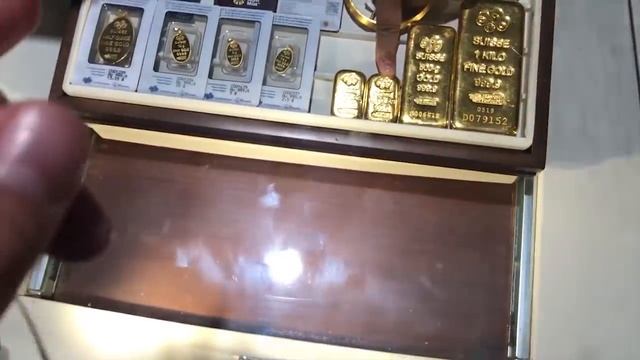 Buying Gold In Dubai Airport! Wow! :D #Dubai #Gold #Market #Airport #Travel #Vlog #Souk #GoldSouk