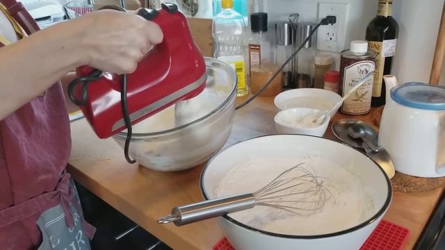 Оладушки (оладьи) пышные и мягкие- 2 рецепта на молоке и на дрожжах - Oladushki Russian pancakes смотреть онлайн