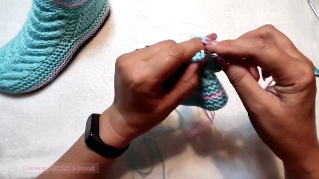 ?Нежные следки красивым узором ? МК ➡️ На двух спицах без шва на подошве ? смотреть онлайн