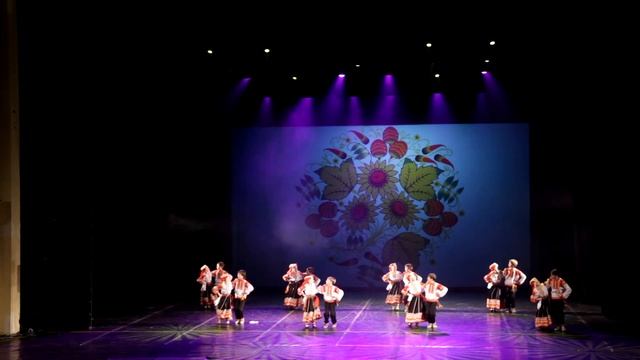 Заслуженный коллектив Народного творчества России Ансамбль танца "Россияночка". КАЛУЖСКИЕ ПРИПЛЯСЫ смотреть онлайн