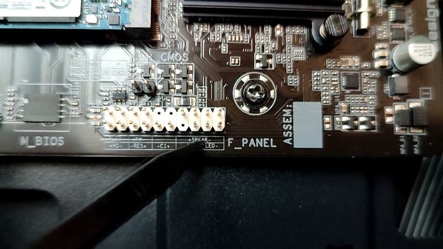 Как подключить провода к материнской плате смотреть онлайн