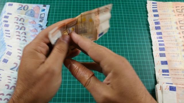 Thumb Tip Tricks Disappearing Handkerchief Trick смотреть онлайн