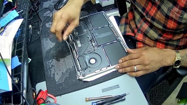 How to Replace a MacBook Pro M1 A2338 Screen: Step-by-Step Tutorial смотреть онлайн