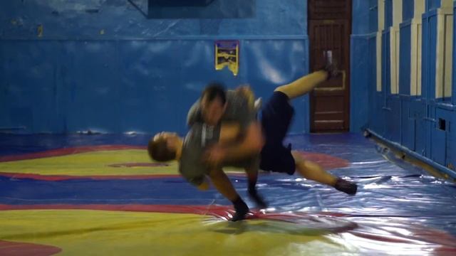 Вольная борьба. Приём - скручивание за туловище. смотреть онлайн