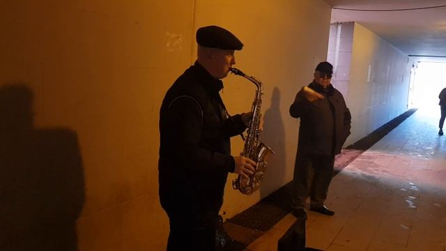 Казань Переход Уличный музыкант Саксофон смотреть онлайн