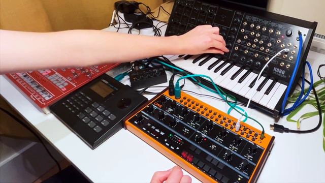 Dr. Rhythm 550 / Korg MS-20 // 80s Retro Jam смотреть онлайн