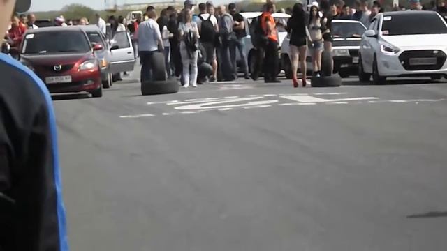 Mazda 3 vs HYUNDAI Accent смотреть онлайн