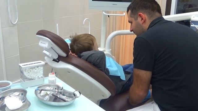#Анапа ☀️Удаляем молочный зуб ребенку в первый раз! Мед.центр "Альфа Кидс" смотреть онлайн