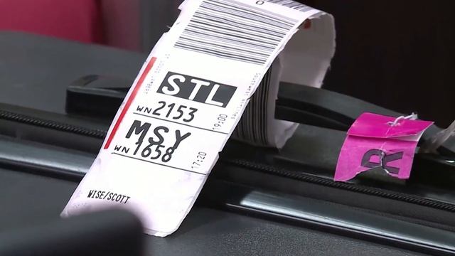 Southwest Airlines scrambling to address luggage nightmare at St. Louis Airport смотреть онлайн