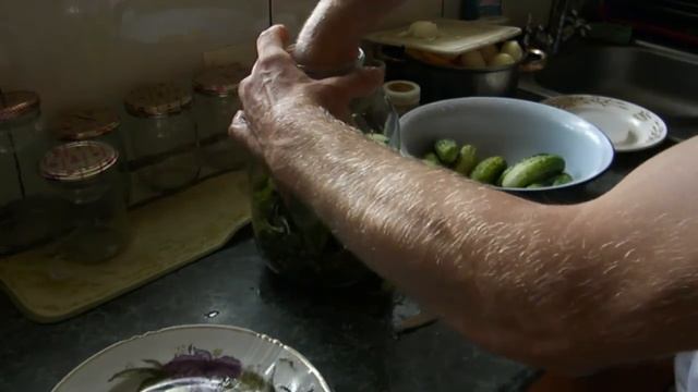 Малосольные огурцы. смотреть онлайн