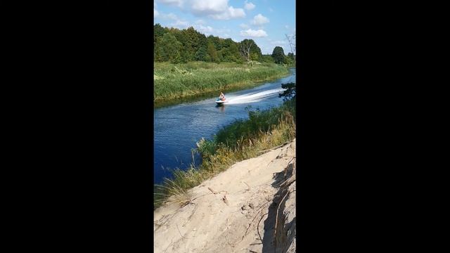 Гидроцикл на реке Сейм в замедлении. Курская область 2021 смотреть онлайн