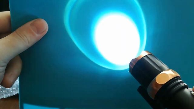 LED фонарик с лазерной указкой с Aliexpress.Работает с АКБ 18650. смотреть онлайн