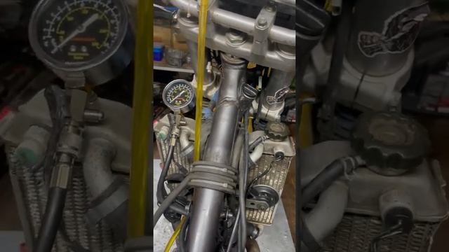 Замеряем компрессию на Suzuki DRZ400