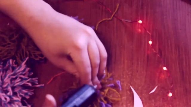 ?Новогодний DIY?^Как сделать венок с помпонами смотреть онлайн