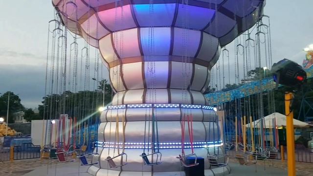 Крымский Диснейленд. Уникальная коллекция аттракционов! От самых детских до самых экстремальных. смотреть онлайн