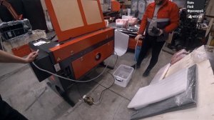 Первый запуск лазерного ( CO2 ) чпу станка. Распаковка, подключение.