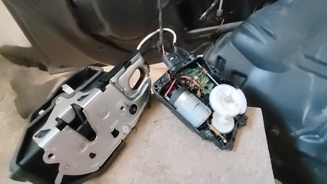 bmw f10 разобранный доводчик двери смотреть онлайн