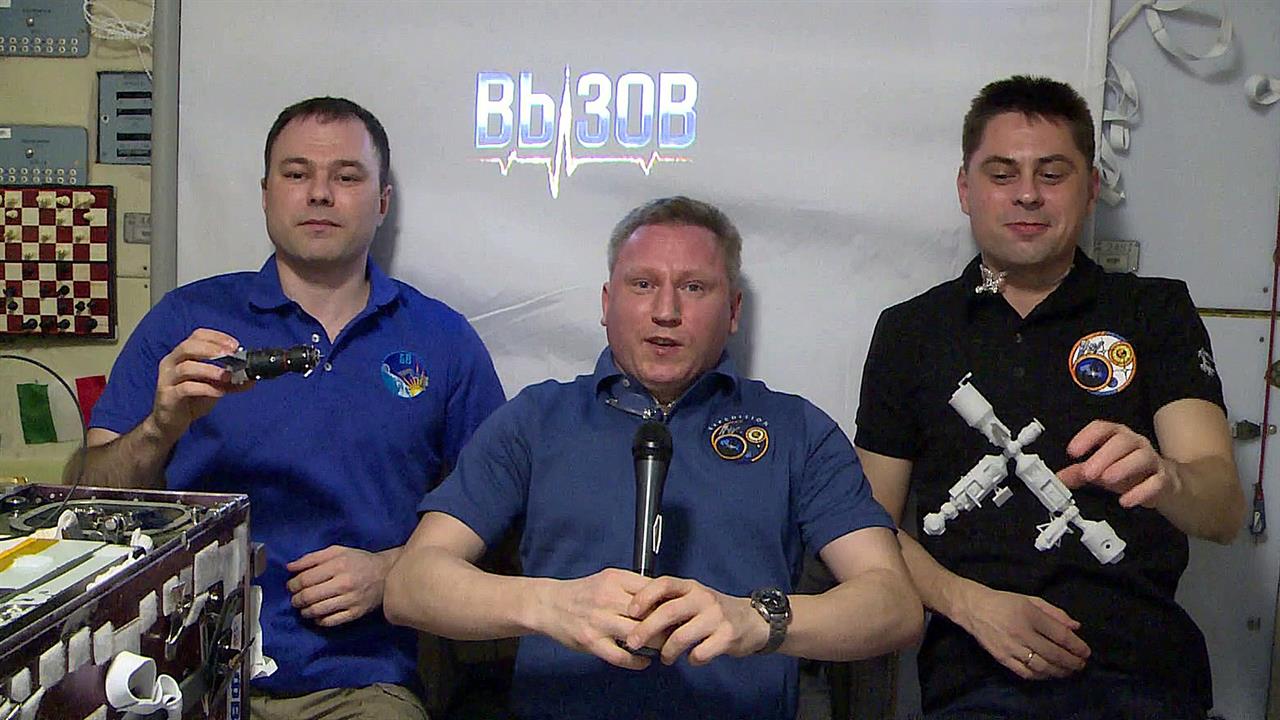 На орбите состоялся уникальный киносеанс смотреть онлайн