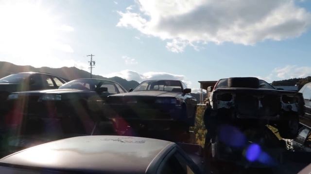 JAPAN’S NISSAN SKYLINE GRAVEYARD! смотреть онлайн