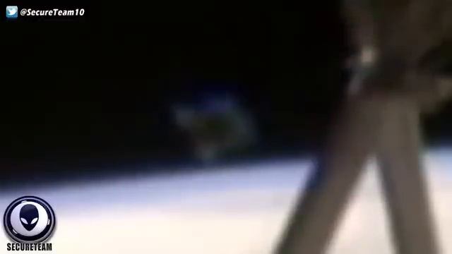 Пришельцы вновь попали в объектив камеры МКС смотреть онлайн