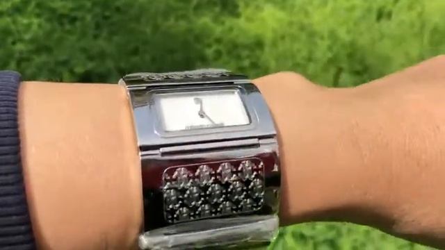 Часы женские Roberto Cavalli. Браслет нержавеющая сталь в логотипах фирмы. Цена 100$ смотреть онлайн