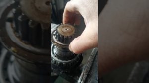 редуктор поворота стрелы экскаватора Yanmar, устройство.