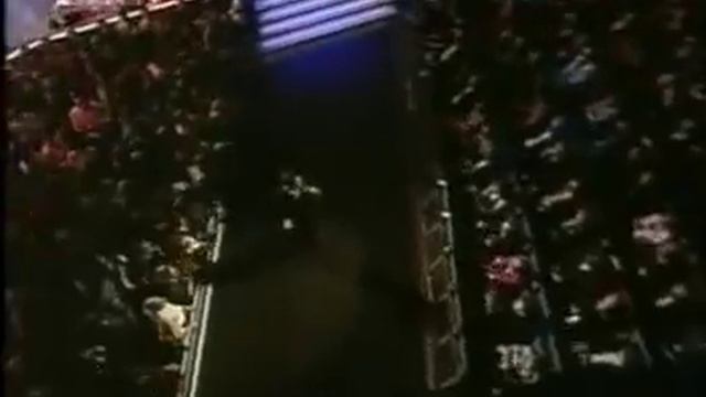 Robbie Williams - Feel (Live Berlin) смотреть онлайн