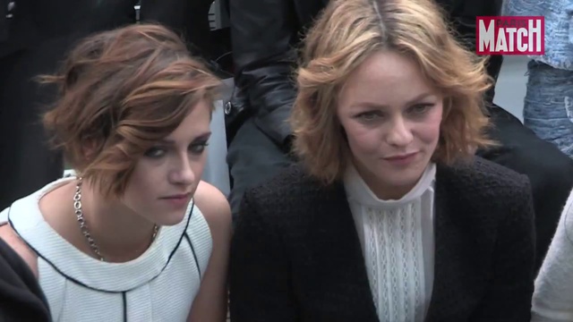 Kristen_Stewart_et_Vanessa_Paradis_c_te_c_te_pour_le_d_fil_Chanel