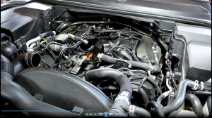 Замена тройника в развале двигателя на Land Rover Discovery 4  3,0 Ленд Ровер Дискавери 4 2009