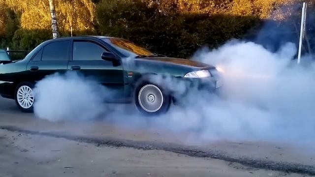 Бернаут Mitsubishi Carisma 1.8 GDI смотреть онлайн