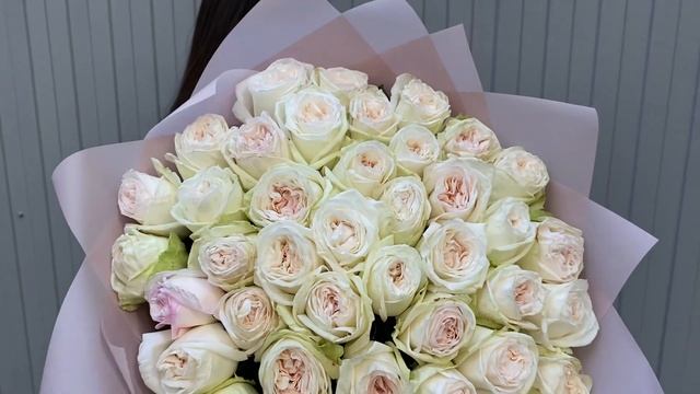 Букет ароматных роз «White Ohara» смотреть онлайн