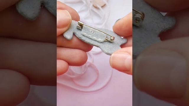 Брошь Заяц #вышивкагладью смотреть онлайн
