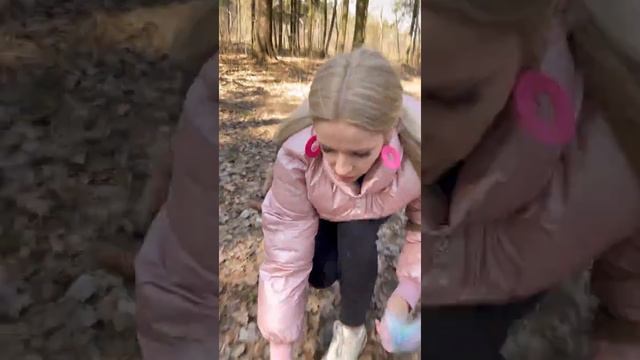 Света и ПРОКЛЯТАЯ КУКЛА преследует в реальной жизни ЗЛО #shorts смотреть онлайн